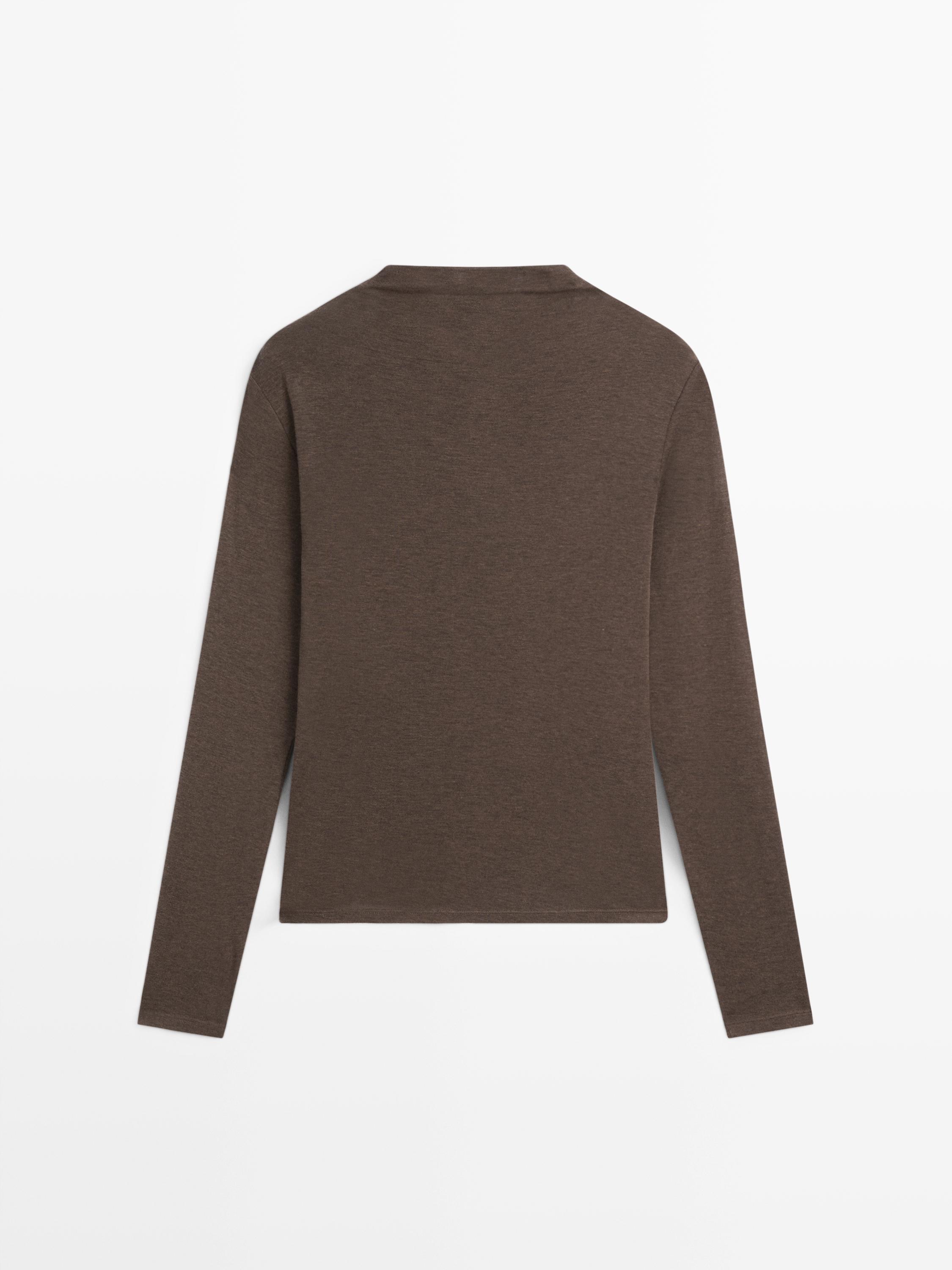 Funnel neck T-shirt